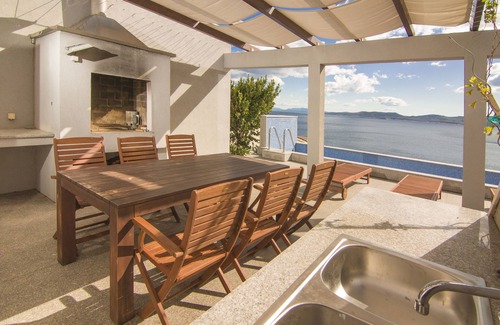 Marusici House | Holiday House Botta With Pool (Seaside Near Split)