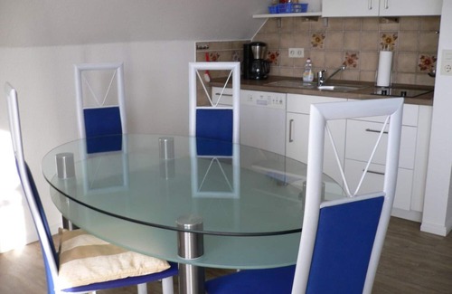 Stinteck Apartment | Holiday house with large garden, terrace, near the beach, pets welcome