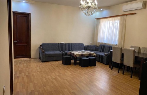 Vagharshapat House | Holiday house with pool / Дом отдыха с бассейном