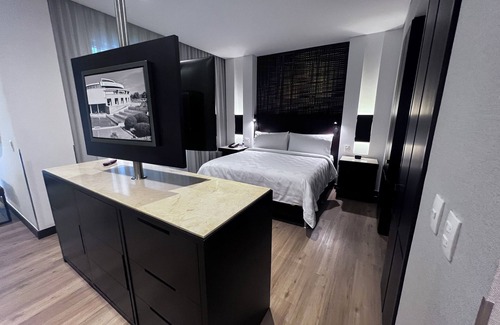 Calle 26 Hotel | Holiday Inn Bogota Airport by IHG