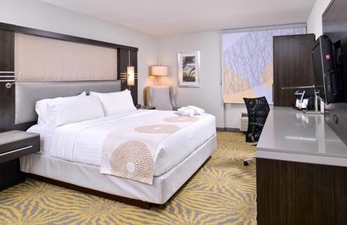 Richardson Hotel | Holiday Inn Dallas-Richardson by IHG