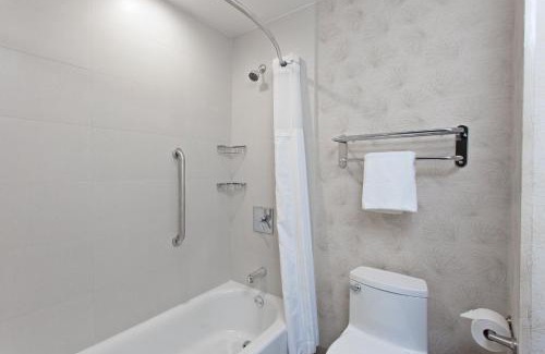 El Monte Hotel | Holiday Inn El Monte - Los Angeles by IHG