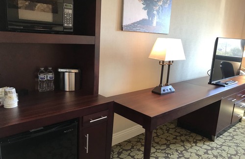 El Monte Hotel | Holiday Inn El Monte - Los Angeles by IHG