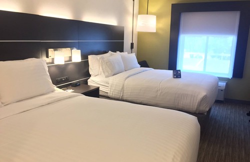 Colonie Hotel | Holiday Inn Express and Suites Albany Airport- Wolf Road by IHG