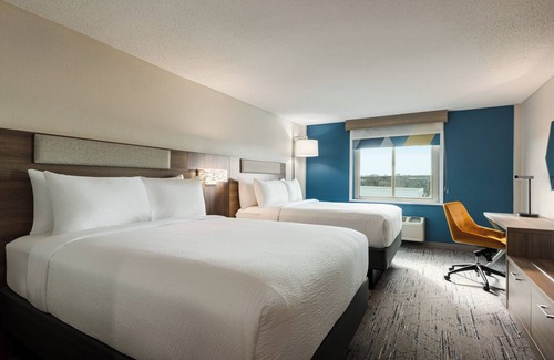 Downtown Baltimore Hotel | Holiday Inn Express Baltimore At The Stadiums by IHG