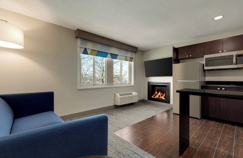Downtown Baltimore Hotel | Holiday Inn Express Baltimore At The Stadiums by IHG