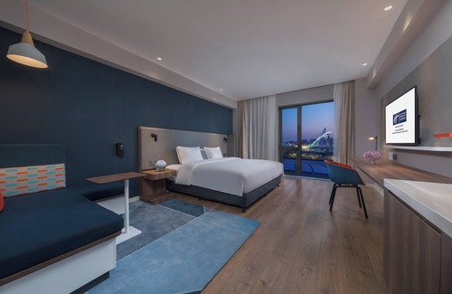 Shijingshan Hotel | Holiday Inn Express Beijing Shijingshan Lakeview by IHG