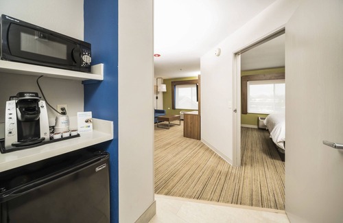 Vernon Hills Hotel | Holiday Inn Express Chicago NW - Vernon Hills by IHG