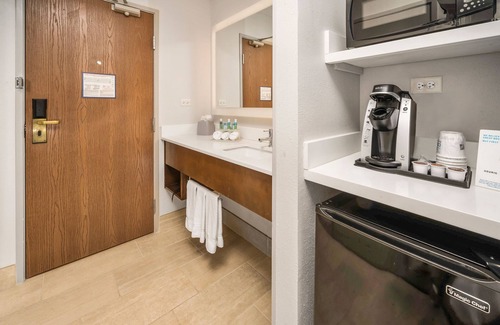 Vernon Hills Hotel | Holiday Inn Express Chicago NW - Vernon Hills by IHG