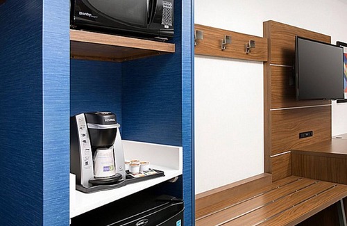 Chesapeake Hotel | Holiday Inn Express Chesapeake - Norfolk by IHG