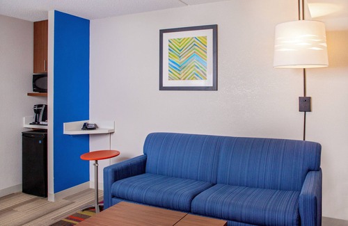 Chesapeake Hotel | Holiday Inn Express Chesapeake - Norfolk by IHG