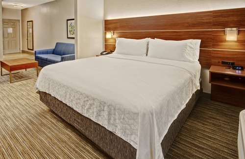 Clarksville Hotel | Holiday Inn Express Hotel & Suites Clarksville by IHG