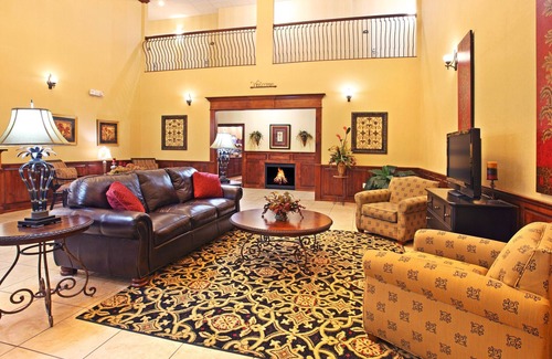 Clarksville Hotel | Holiday Inn Express Hotel & Suites Clarksville by IHG