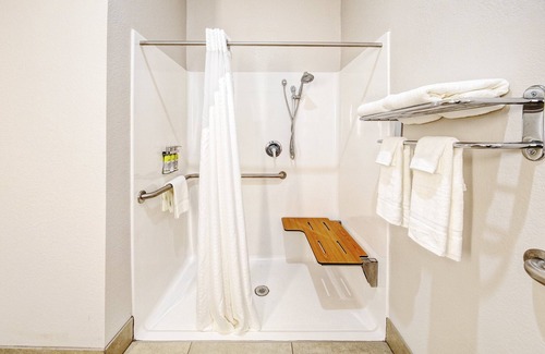 Clarksville Hotel | Holiday Inn Express Hotel & Suites Clarksville by IHG