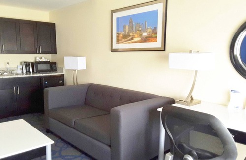 Lawrenceville Hotel | Holiday Inn Express Hotel & Suites by IHG