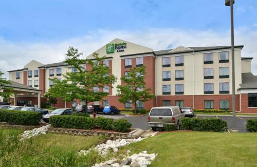 New Berlin Hotel | Holiday Inn Express Hotel & Suites Milwaukee-New Berlin by IHG