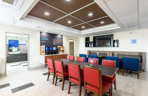 Bastrop Hotel | Holiday Inn Express Hotel & Suites Bastrop by IHG