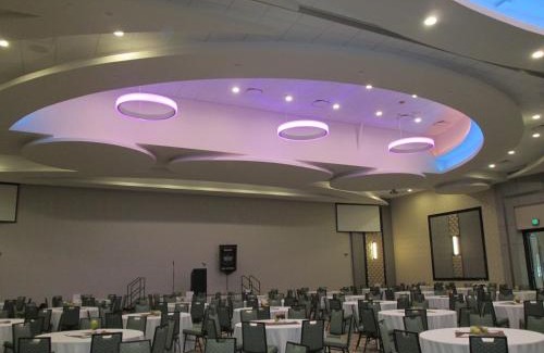 Roselle Hotel | Holiday Inn Express Hotel & Suites Chicago West Roselle by IHG
