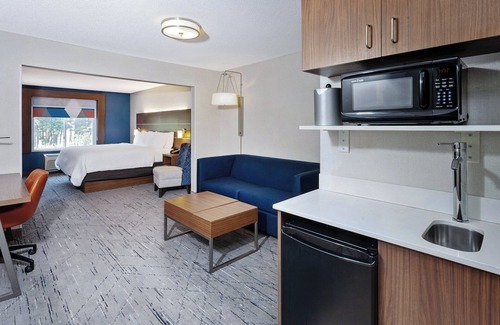 Champaign Hotel | Holiday Inn Express Hotel & Suites Urbana-Champaign by IHG
