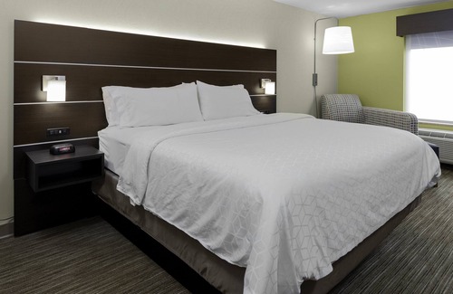 Cordele Hotel | Holiday Inn Express Hotel & Suites CORDELE NORTH by IHG