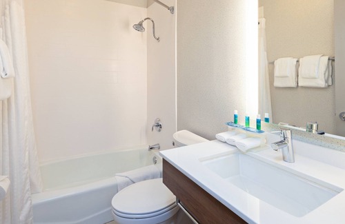 Escondido Hotel | Holiday Inn Express Hotel & Suites San Diego-Escondido by IHG
