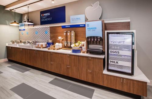 Walton Hotel | Holiday Inn Express Hotel & Suites Richwood - Cincinnati South by IHG