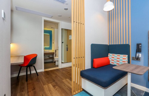 Changjiang County Hotel | Holiday Inn Express Jingdezhen Taoxichuan by IHG
