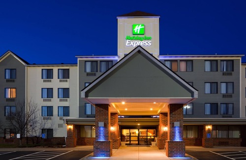 Coon Rapids Hotel | Holiday Inn Express Minneapolis/Coon Rapids/Blaine by IHG