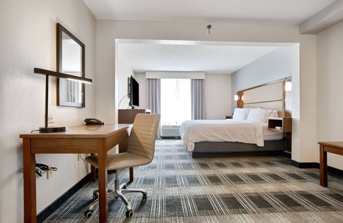 College Park Hotel | Holiday Inn Express Mobile I-65 by IHG