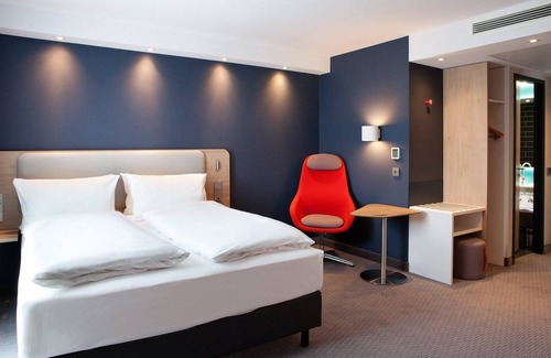 Alt-Moosach Hotel | Holiday Inn Express Munich - Olympiapark by IHG