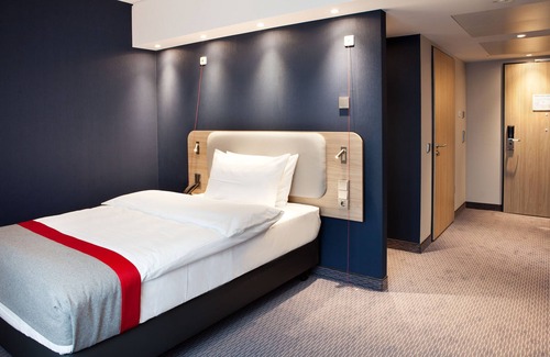 Alt-Moosach Hotel | Holiday Inn Express Munich - Olympiapark by IHG