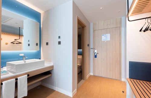 Nanchang Hotel | Holiday Inn Express Nanchang Riverside by IHG