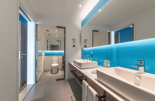 Chengyang Hotel | Holiday Inn Express Qingdao Chengyang Central by IHG