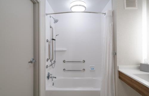 Radcliff Hotel | Holiday Inn Express Radcliff Fort Knox by IHG