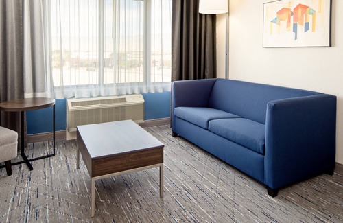 Palm Desert Hotel | Holiday Inn Express & Suites Palm Desert - Millennium by IHG