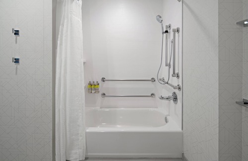 Palm Desert Hotel | Holiday Inn Express & Suites Palm Desert - Millennium by IHG