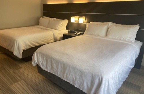 Warrensburg Hotel | Holiday Inn Express & Suites Warrensburg North by IHG