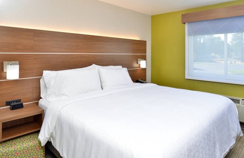 Santa Rosa Hotel | Holiday Inn Express Santa Rosa North by IHG
