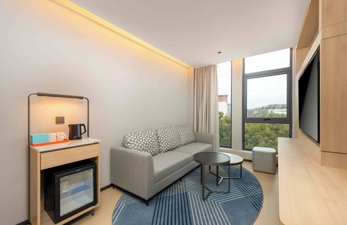 Pudong Hotel | Holiday Inn Express Shanghai PVG Zhuqiao by IHG