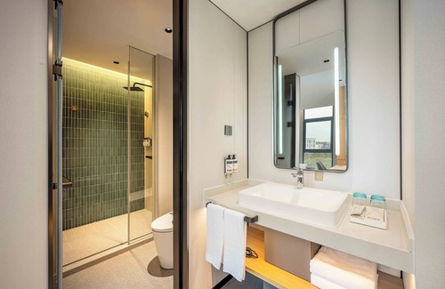 Pudong Hotel | Holiday Inn Express Shanghai PVG Zhuqiao by IHG