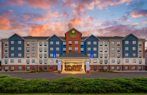Indianapolis Hotel | Holiday Inn Express & Suites Indianapolis - East by IHG