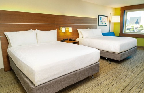 Las Vegas Hotel | Holiday Inn Express & Suites Las Vegas - E Tropicana by IHG