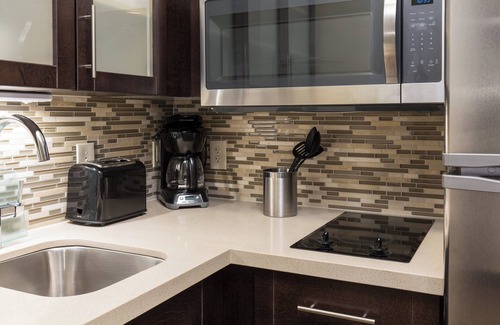 Las Vegas Hotel | Holiday Inn Express & Suites Las Vegas - E Tropicana by IHG