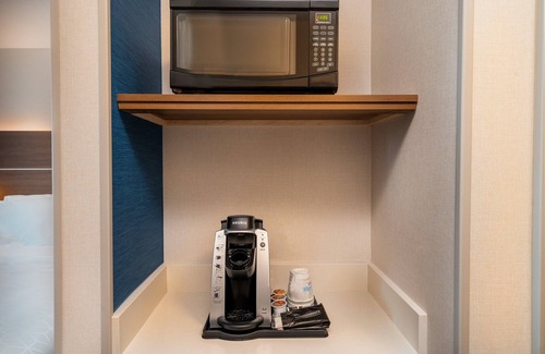 Las Vegas Hotel | Holiday Inn Express & Suites Las Vegas - E Tropicana by IHG