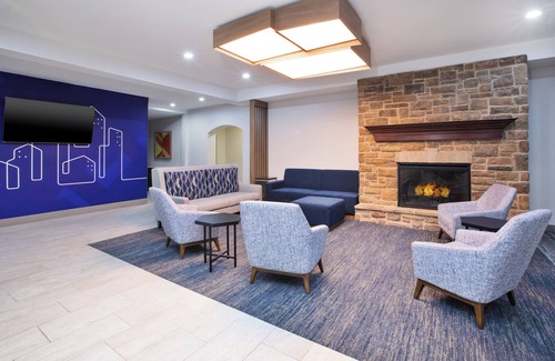 Colgate Hotel | Holiday Inn Express & Suites Milwaukee Nw Park Place by IHG