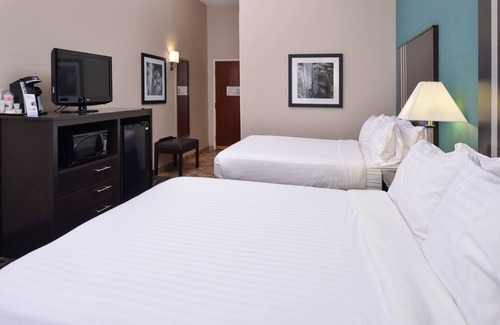 North Lima Hotel | Holiday Inn Express & Suites North Lima by IHG