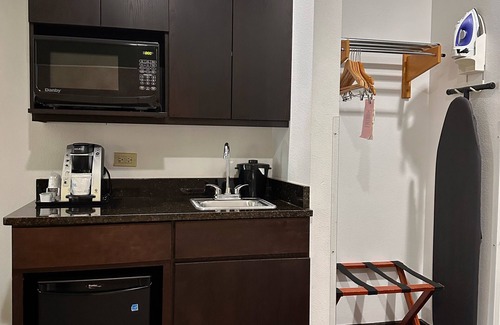 Riverwoods Hotel | Holiday Inn Express & Suites Chicago-Deerfield/Lincolnshire by IHG