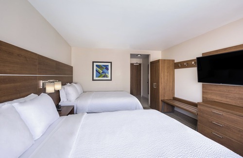 Gilbert Hotel | Holiday Inn Express & Suites Phoenix East - Gilbert by IHG