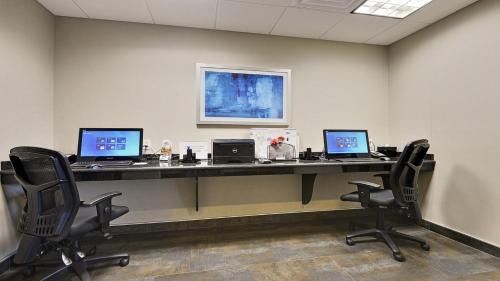 Gonzales Hotel | Holiday Inn Express & Suites Gonzales by IHG