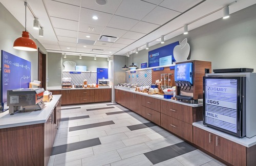 Parsons Hotel | Holiday Inn Express & Suites Parsons by IHG
